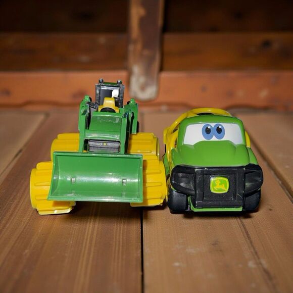 Toddler John Deere Lot Tractor W Paddle Wheels & John Deere OBALL Gripper Car - Picture 7 of 7